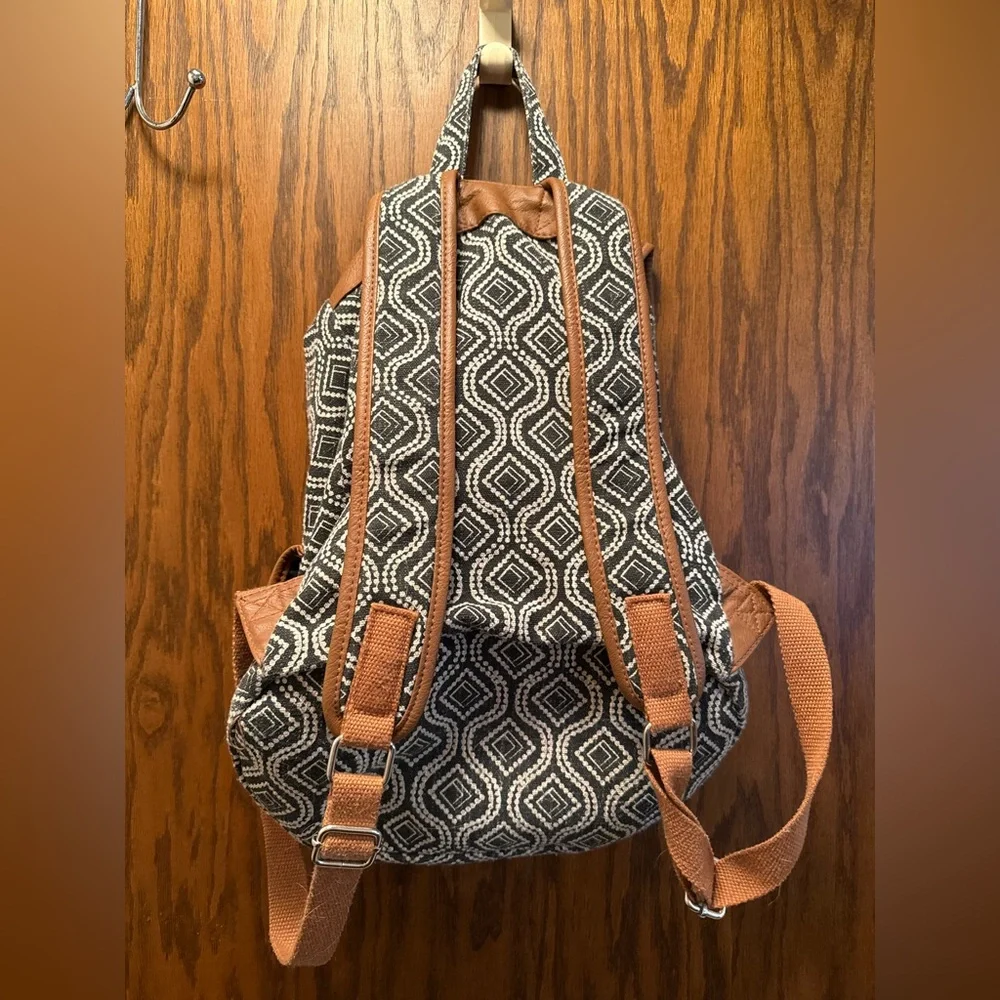 Colorful Patterned Drawstring Backpack - Picture 11 of 12